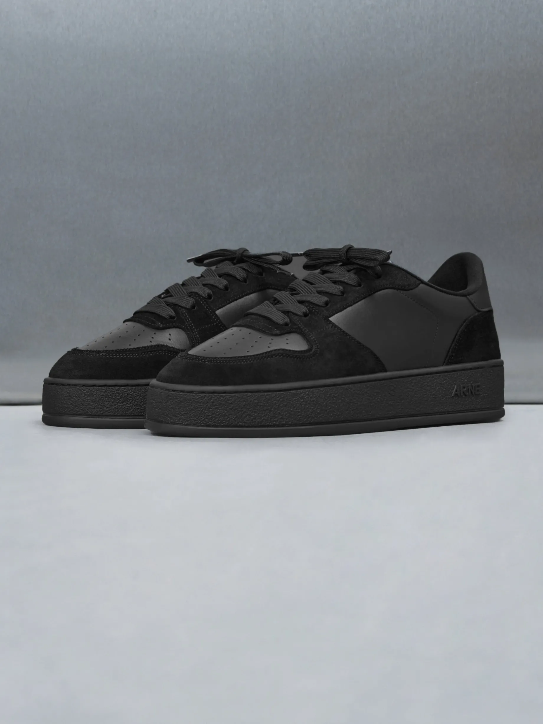 Arena Trainer - Triple Black