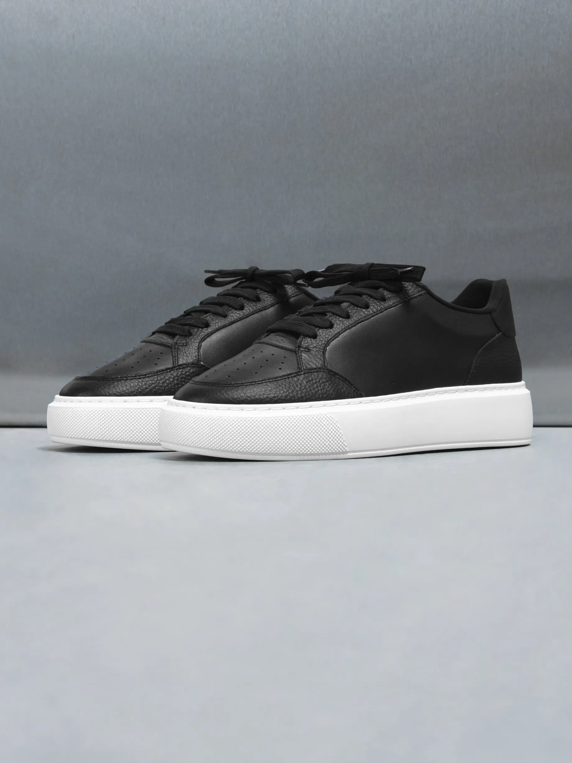 Court Trainer 2.0 - Black White