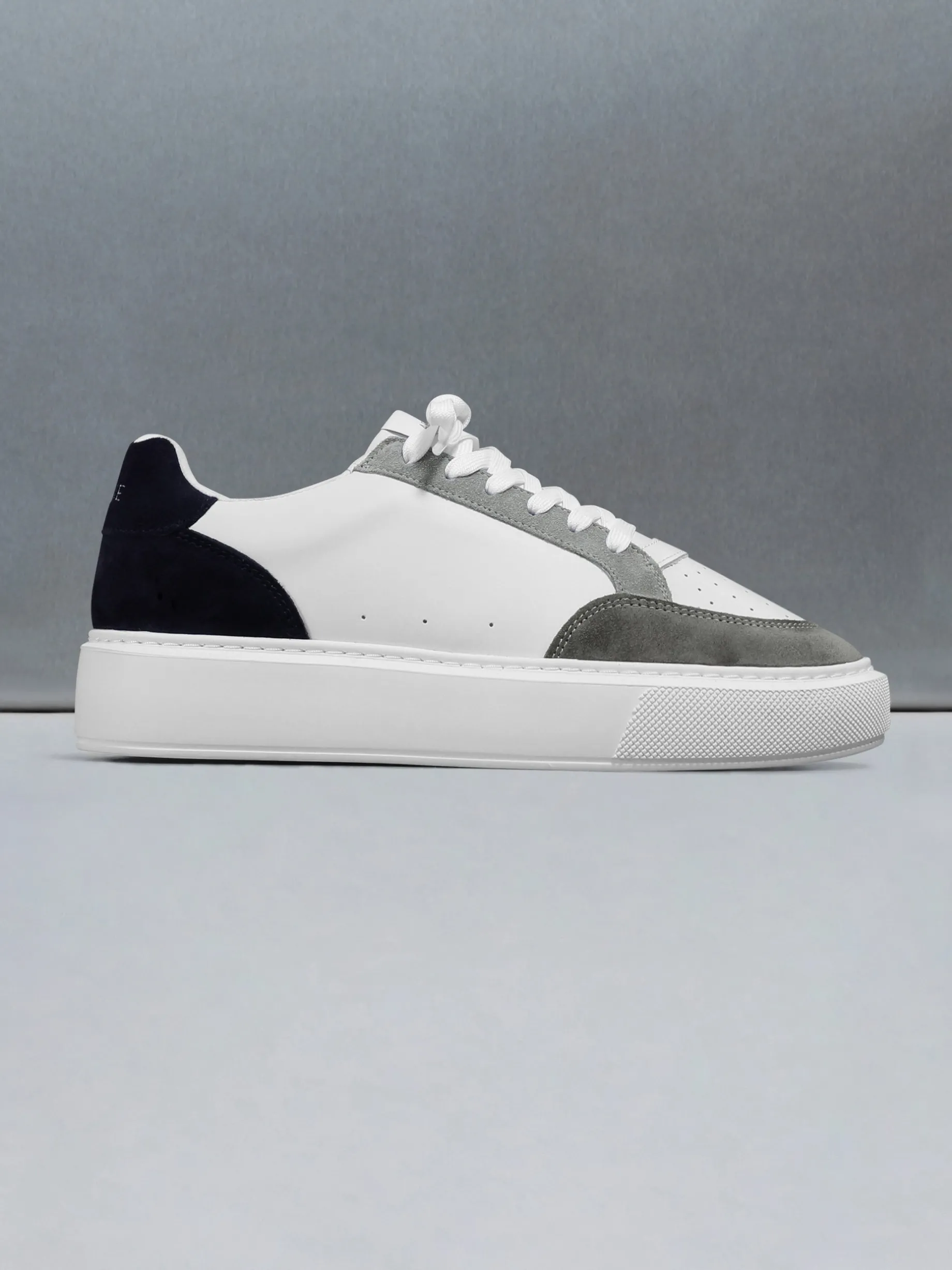 Court Trainer 2.0 - White Navy
