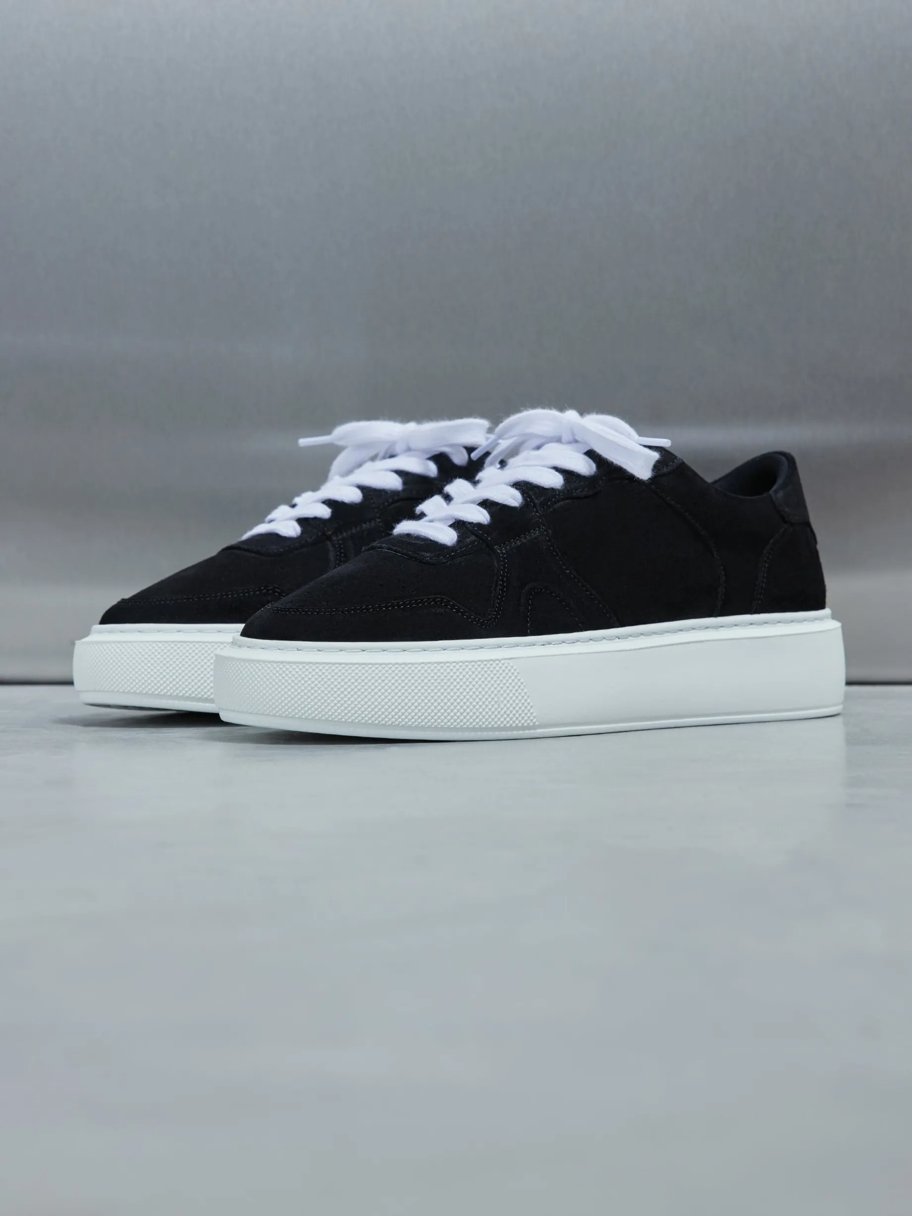 Court Trainer - Suede Black