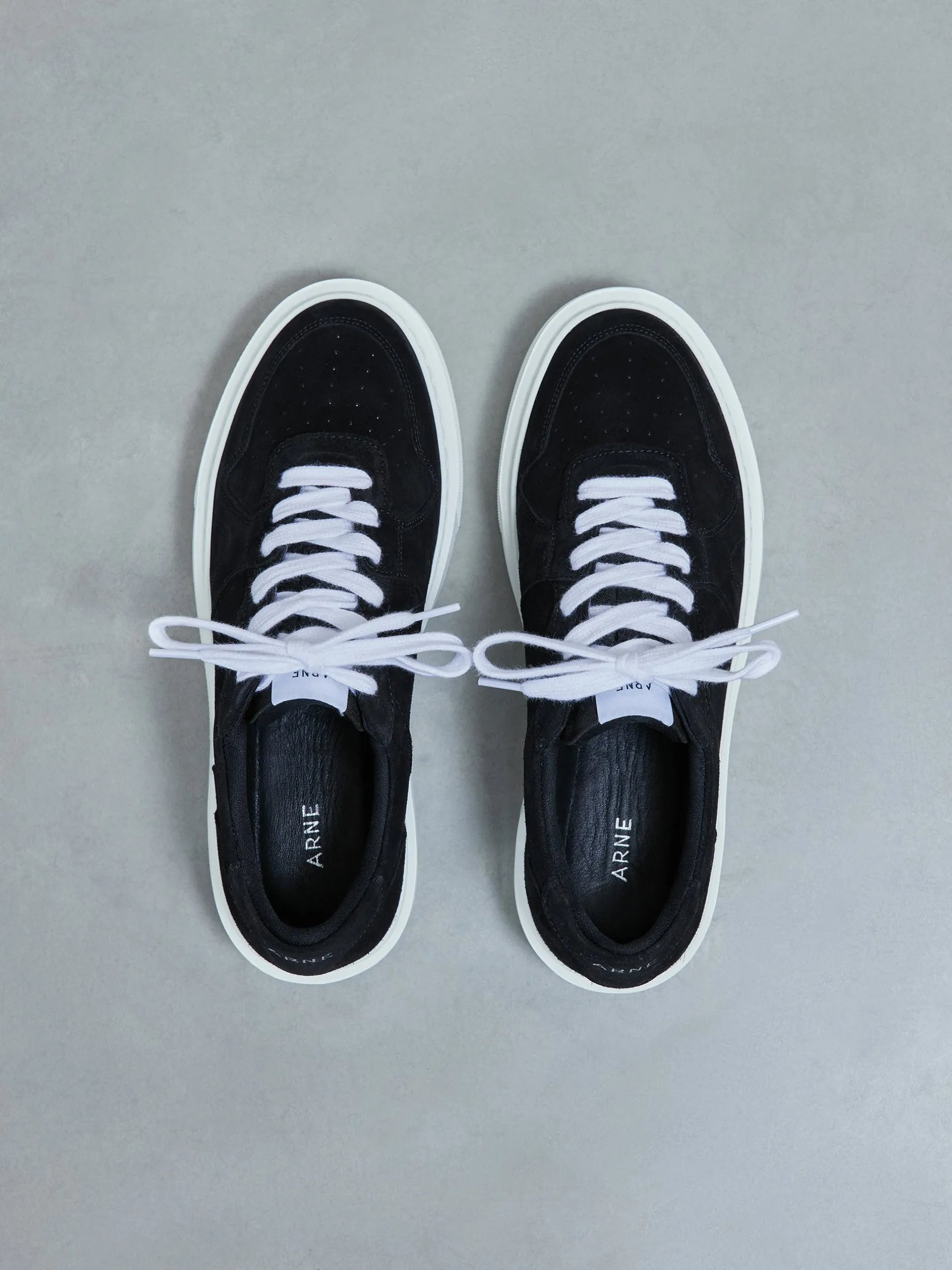 Court Trainer - Suede Black