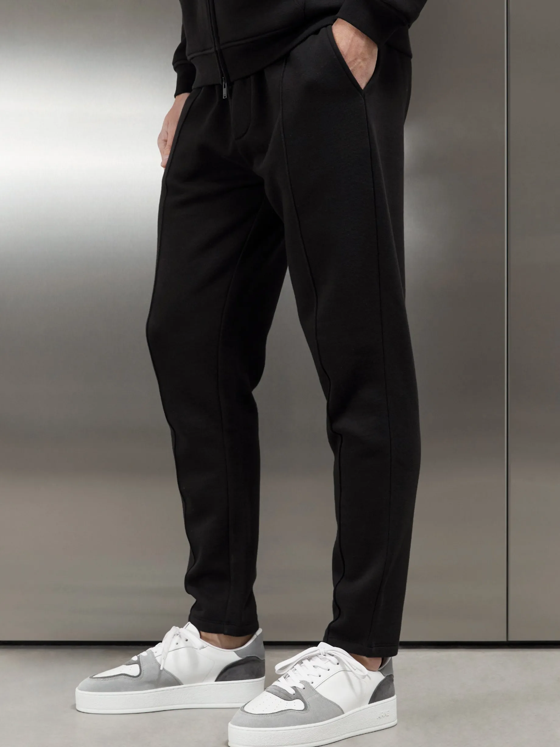 Essential Jogger - Black