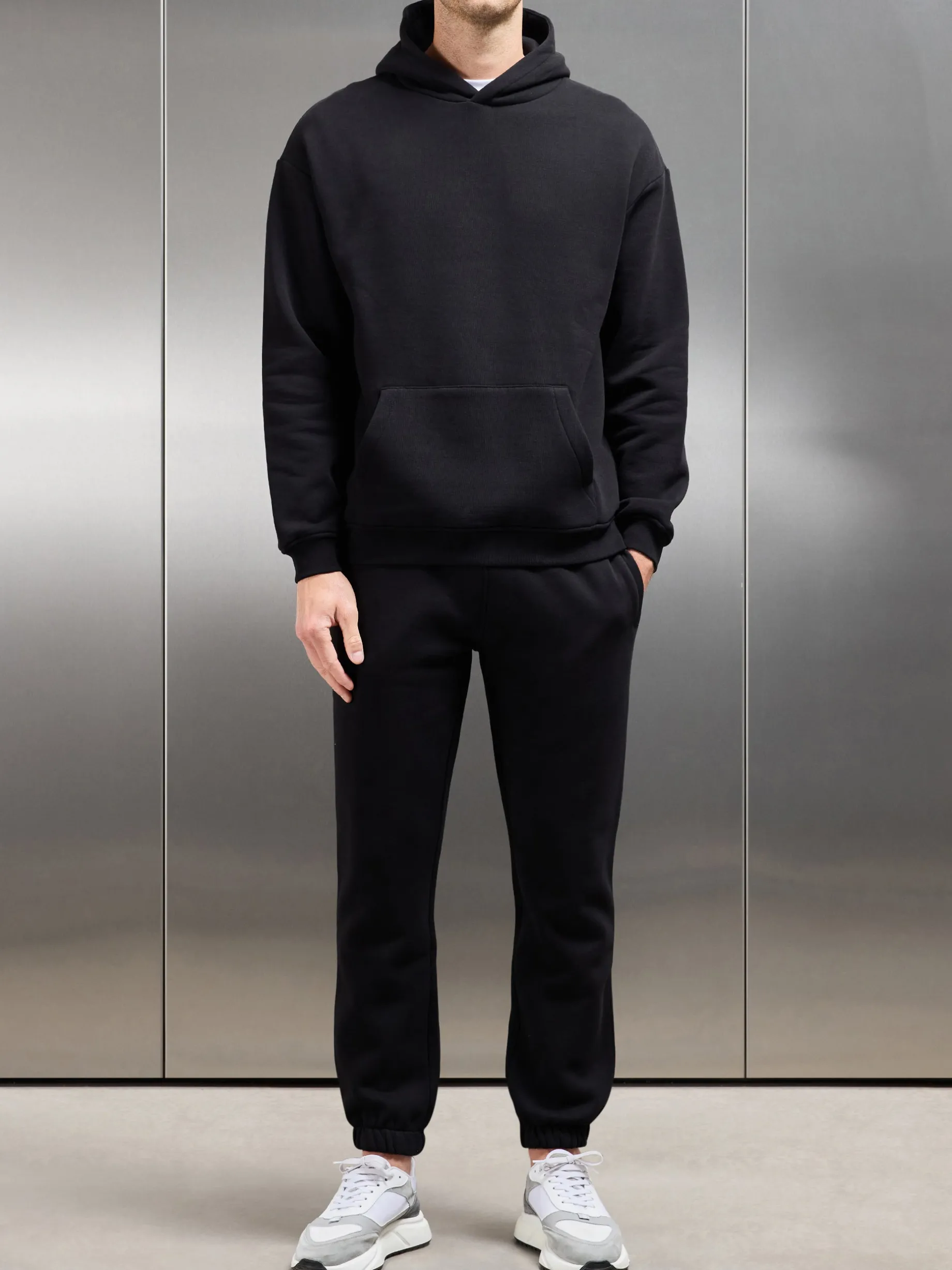 Essential Relaxed Hoodie - Black