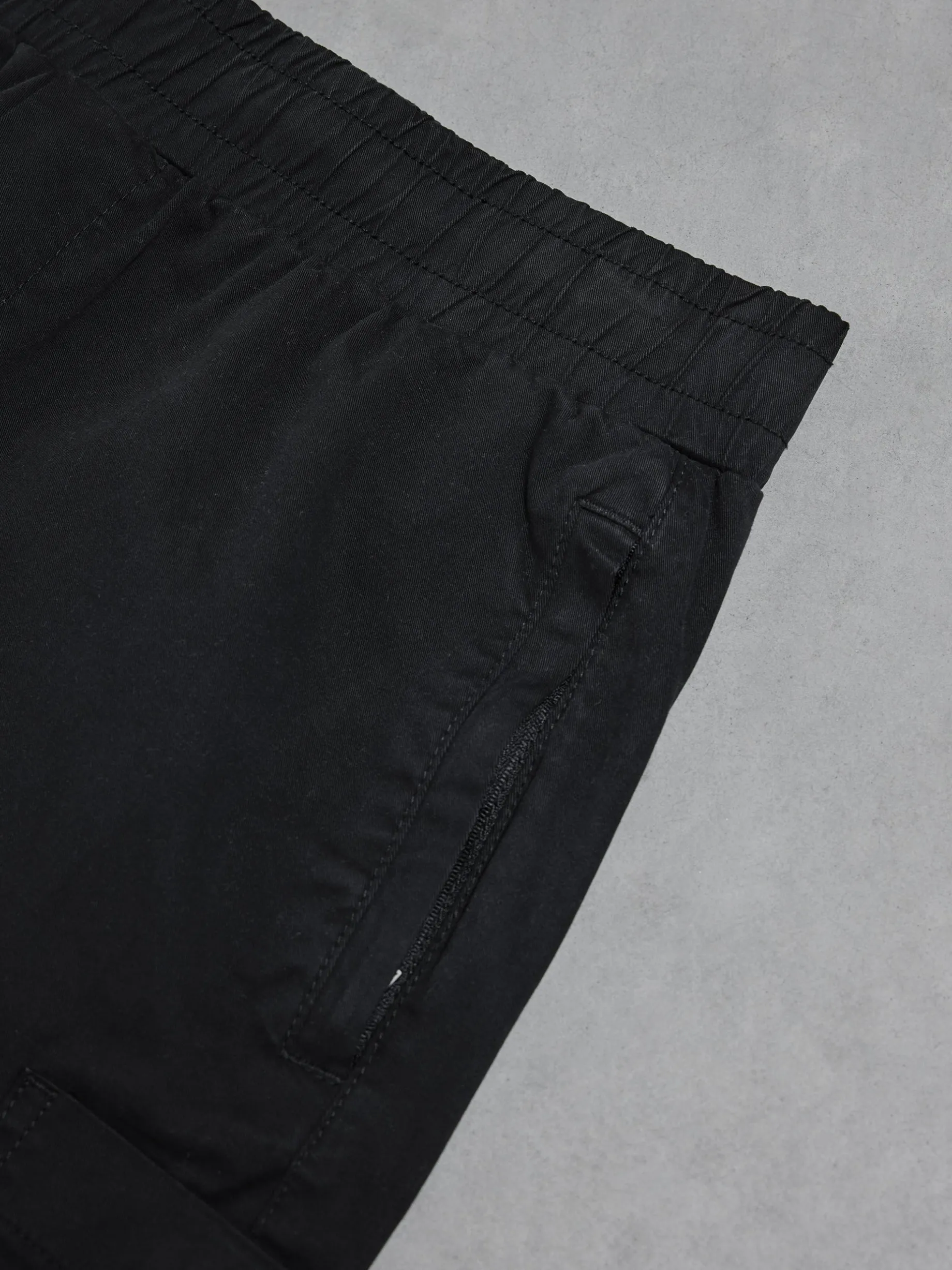 Garment Dye Cargo Short - Black