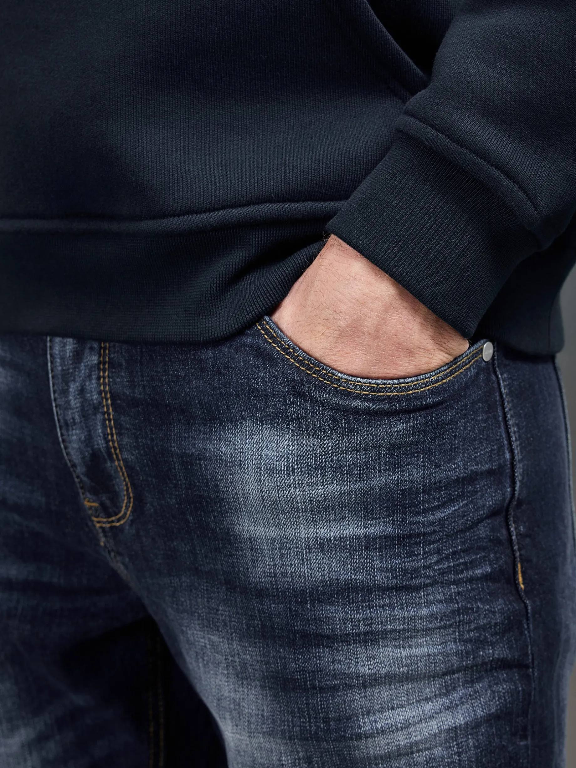 Relaxed Fit Denim Jeans - Dark Wash