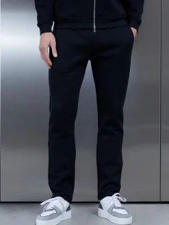 Relaxed Fit Tapered Leg Jogger - Black