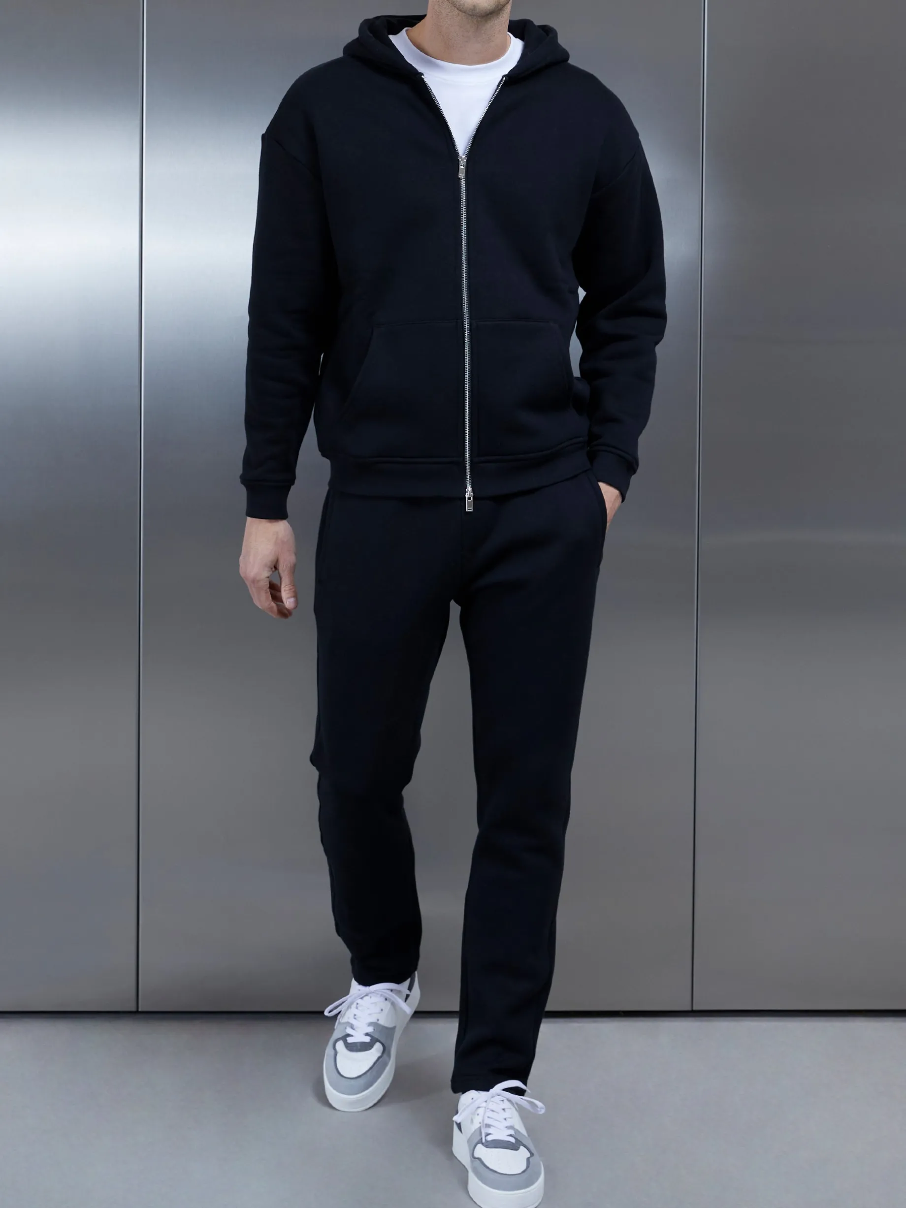 Relaxed Fit Tapered Leg Jogger - Black