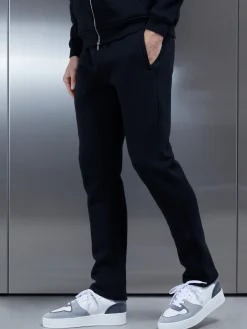 Relaxed Fit Tapered Leg Jogger - Black