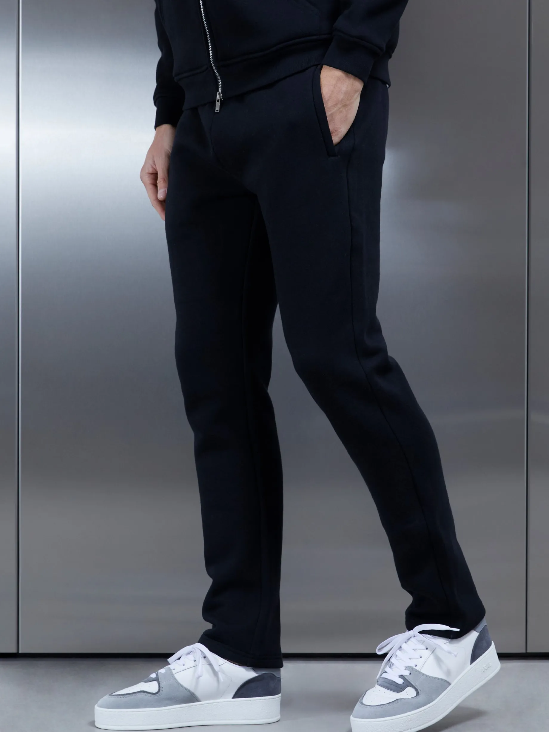 Relaxed Fit Tapered Leg Jogger - Black