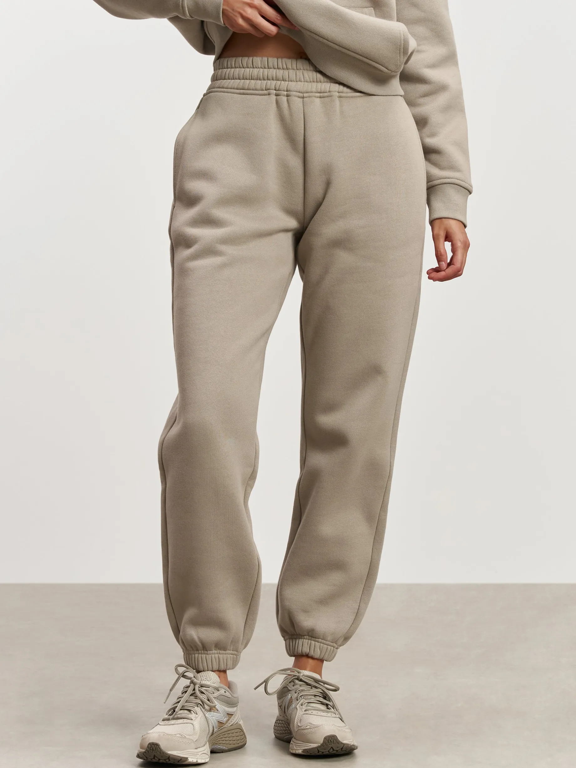 Womens Relaxed Cuffed Jogger - Stone