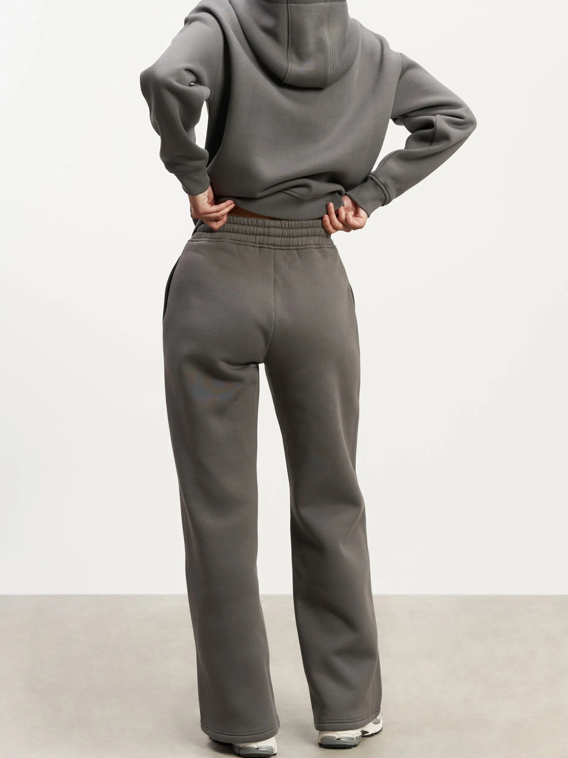 Womens Relaxed Straight Leg Jogger - Grey