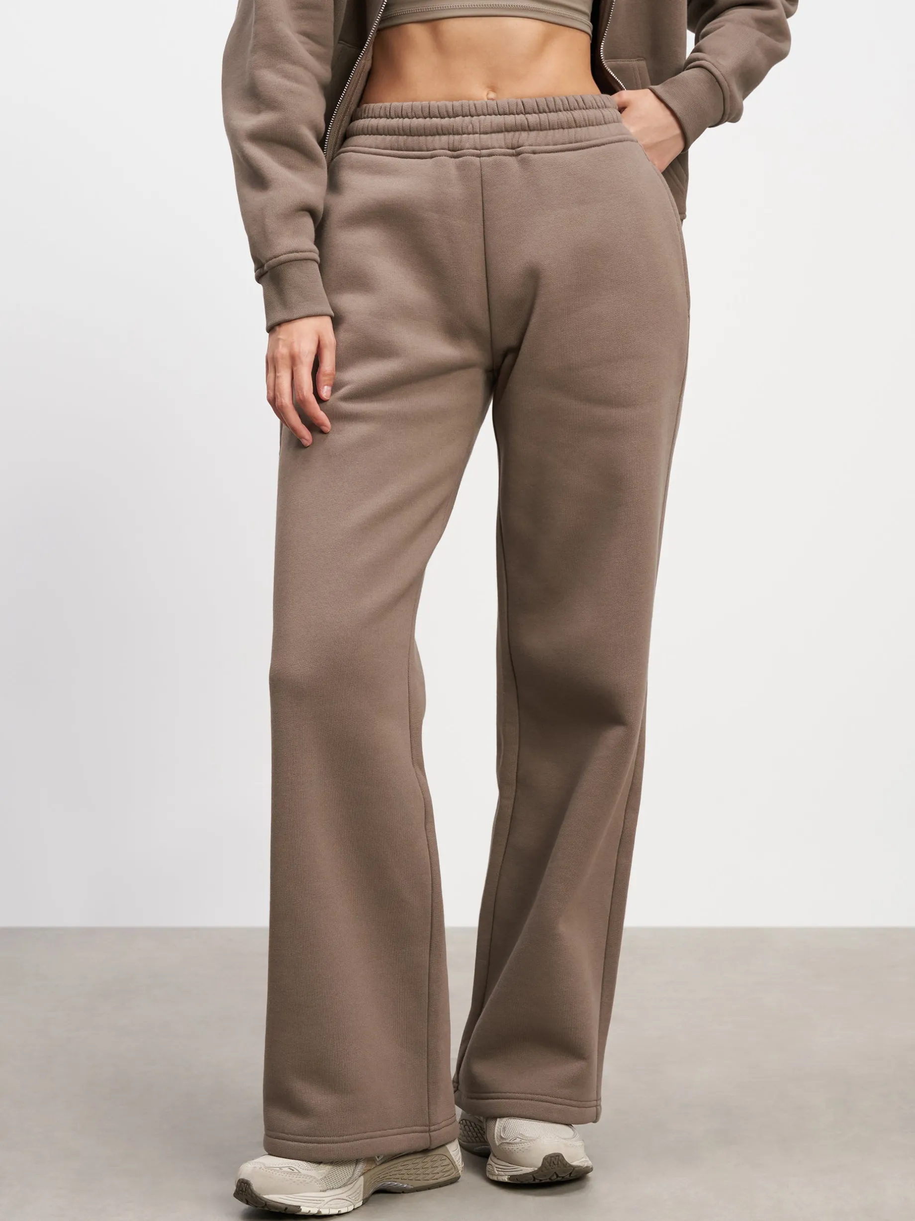 Womens Relaxed Straight Leg Jogger - Taupe