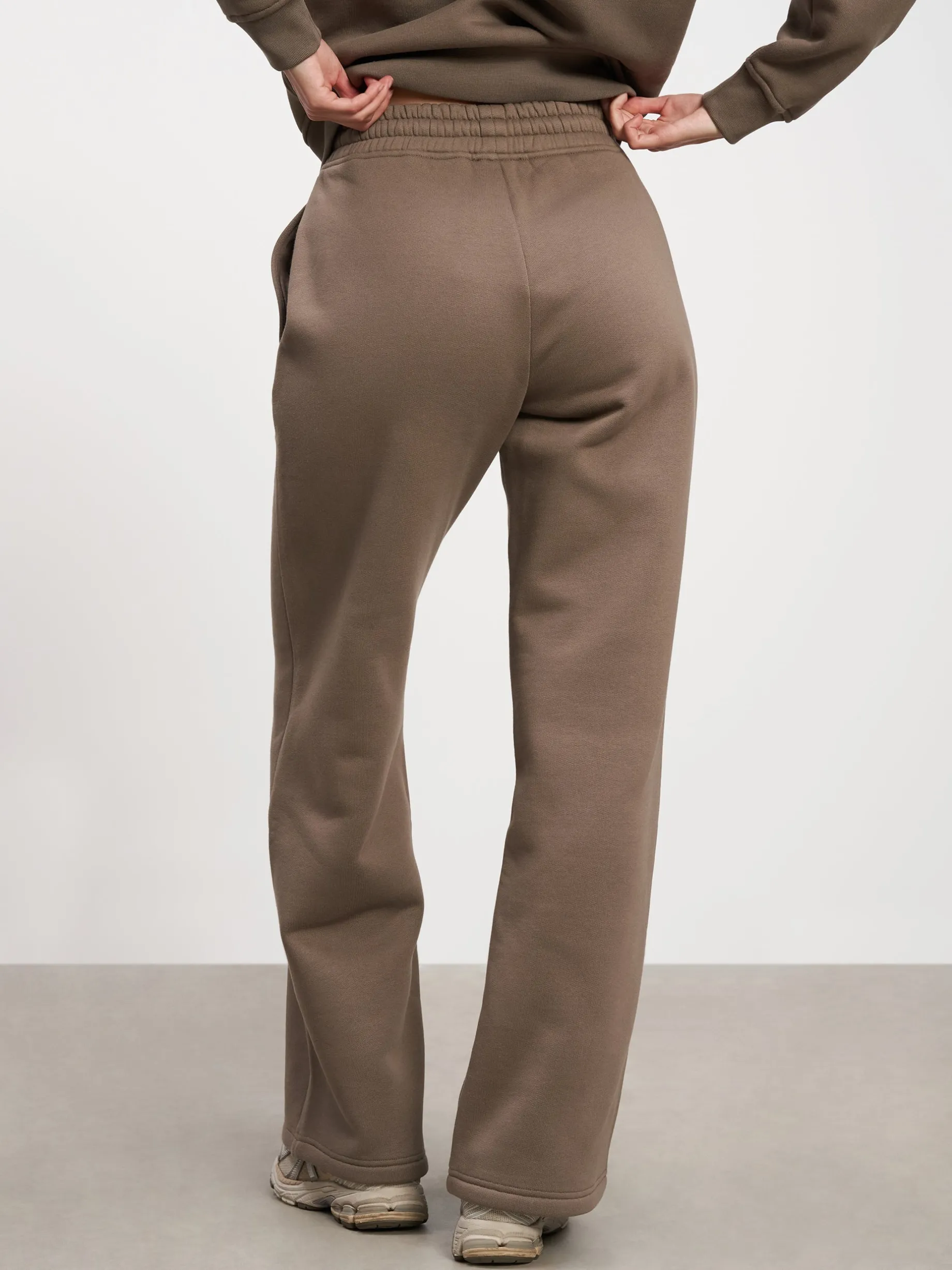 Womens Relaxed Straight Leg Jogger - Taupe