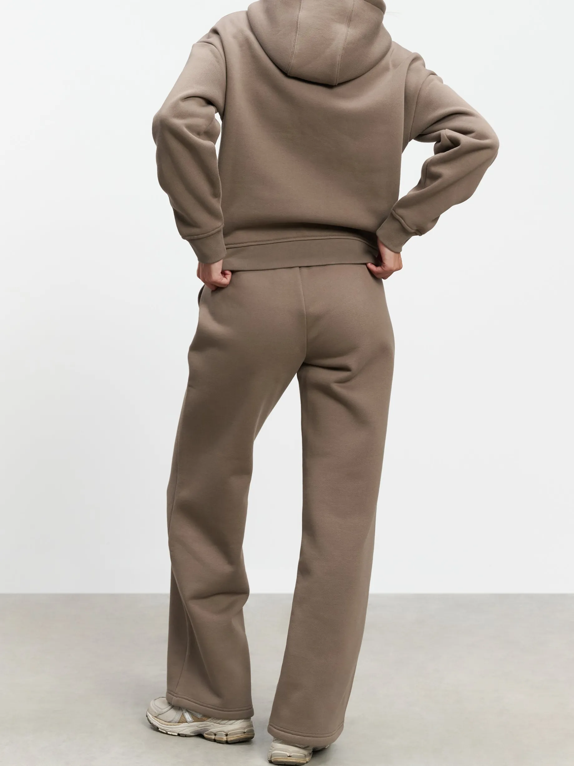 Womens Relaxed Straight Leg Jogger - Taupe