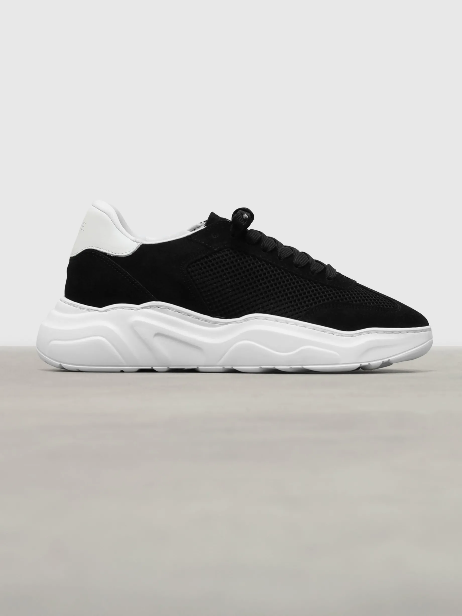 Womens Runner - Black