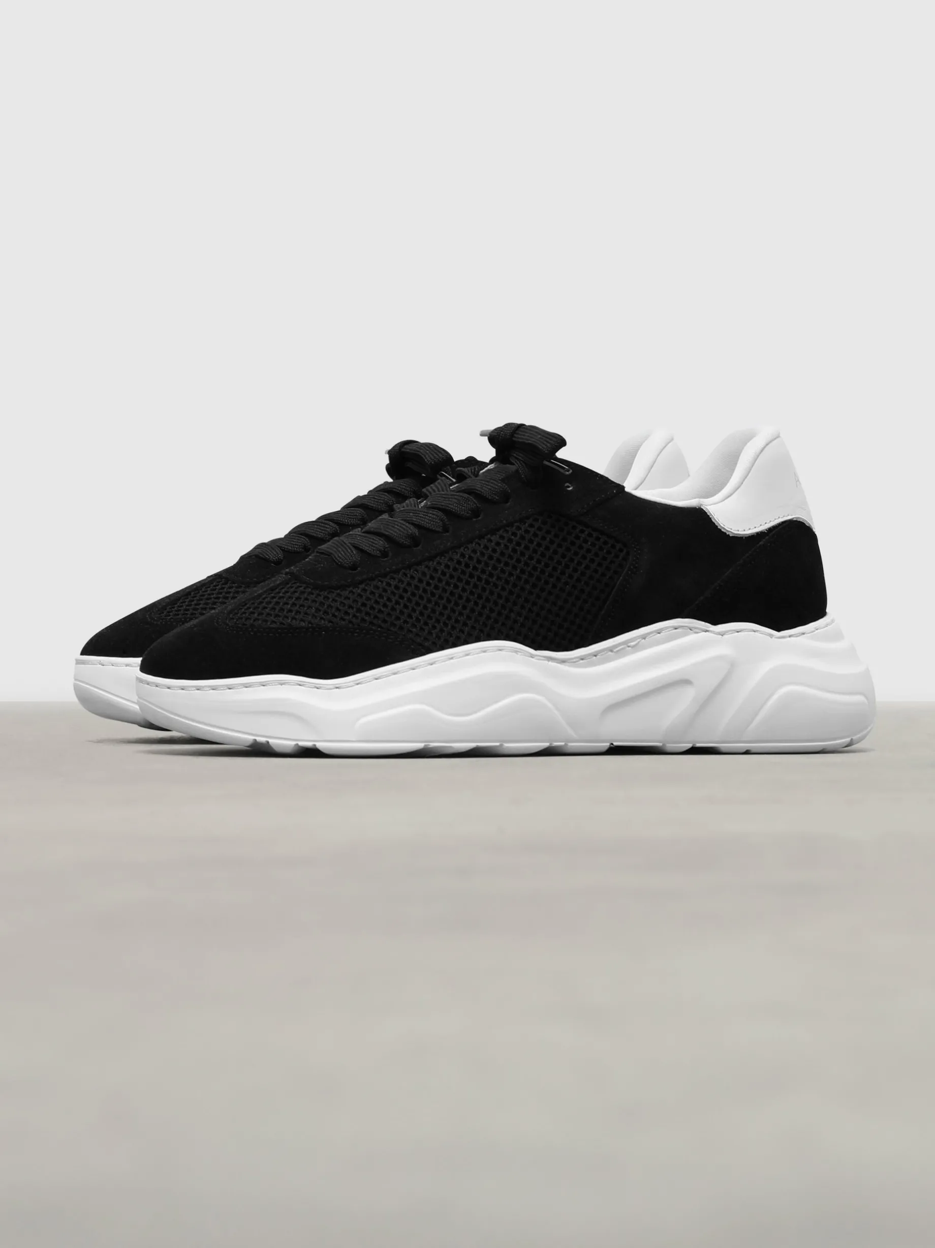 Womens Runner - Black
