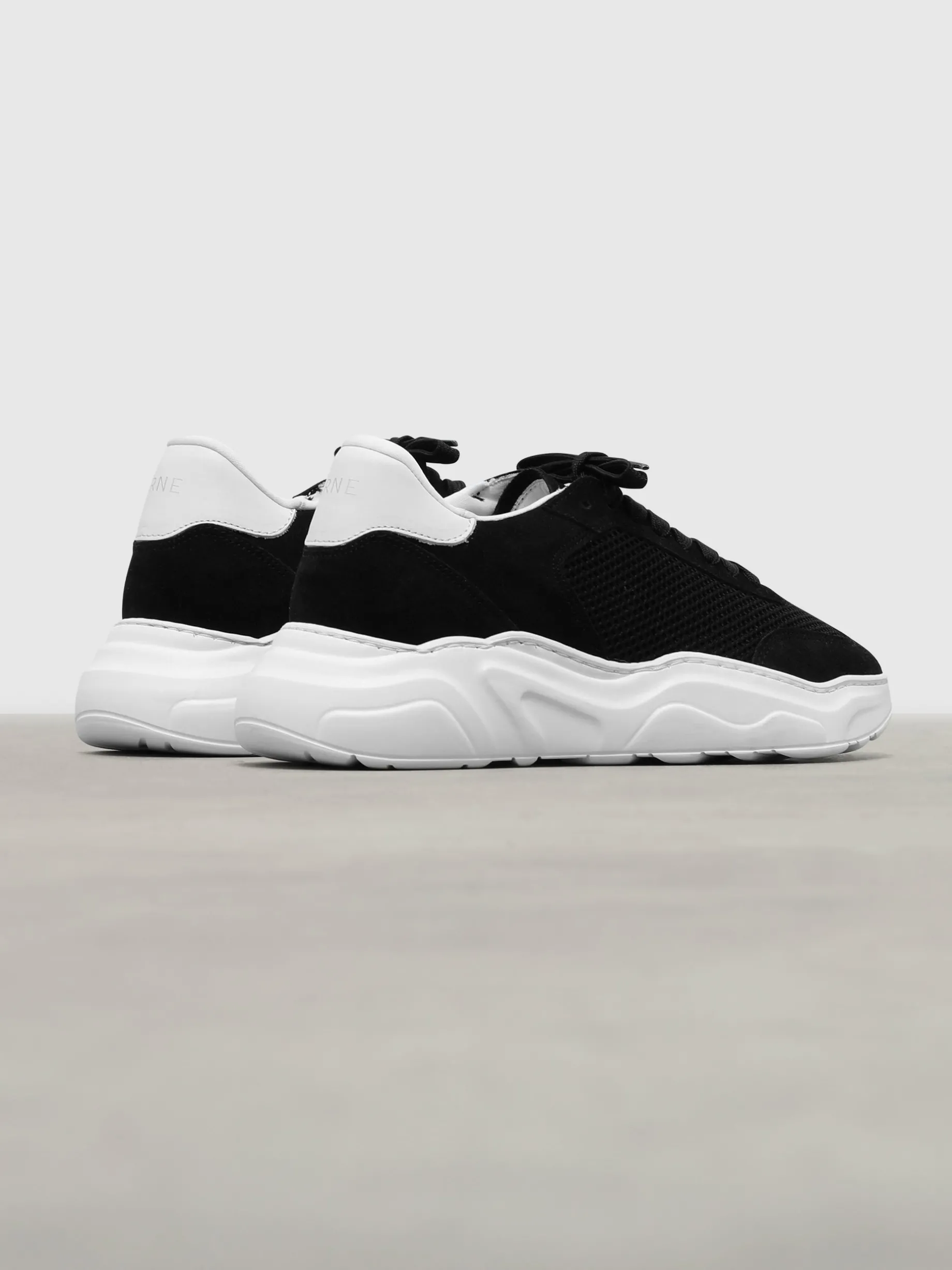 Womens Runner - Black