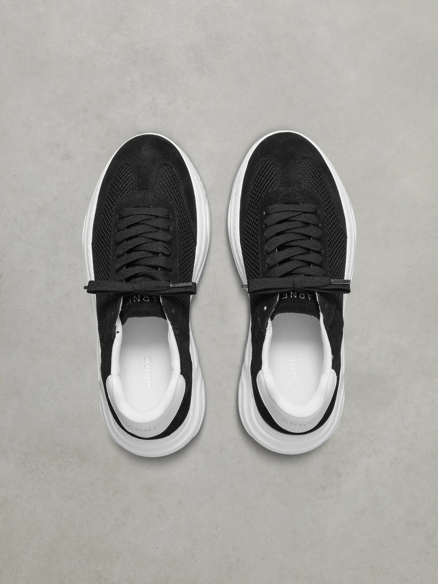 Womens Runner - Black